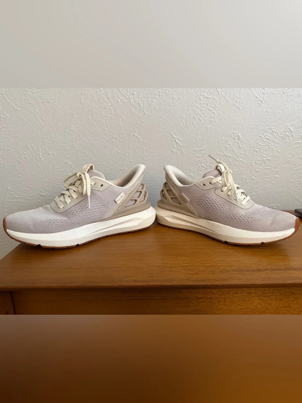 Kizik Athena 2 women’s size 6.5 $139.95 NEW